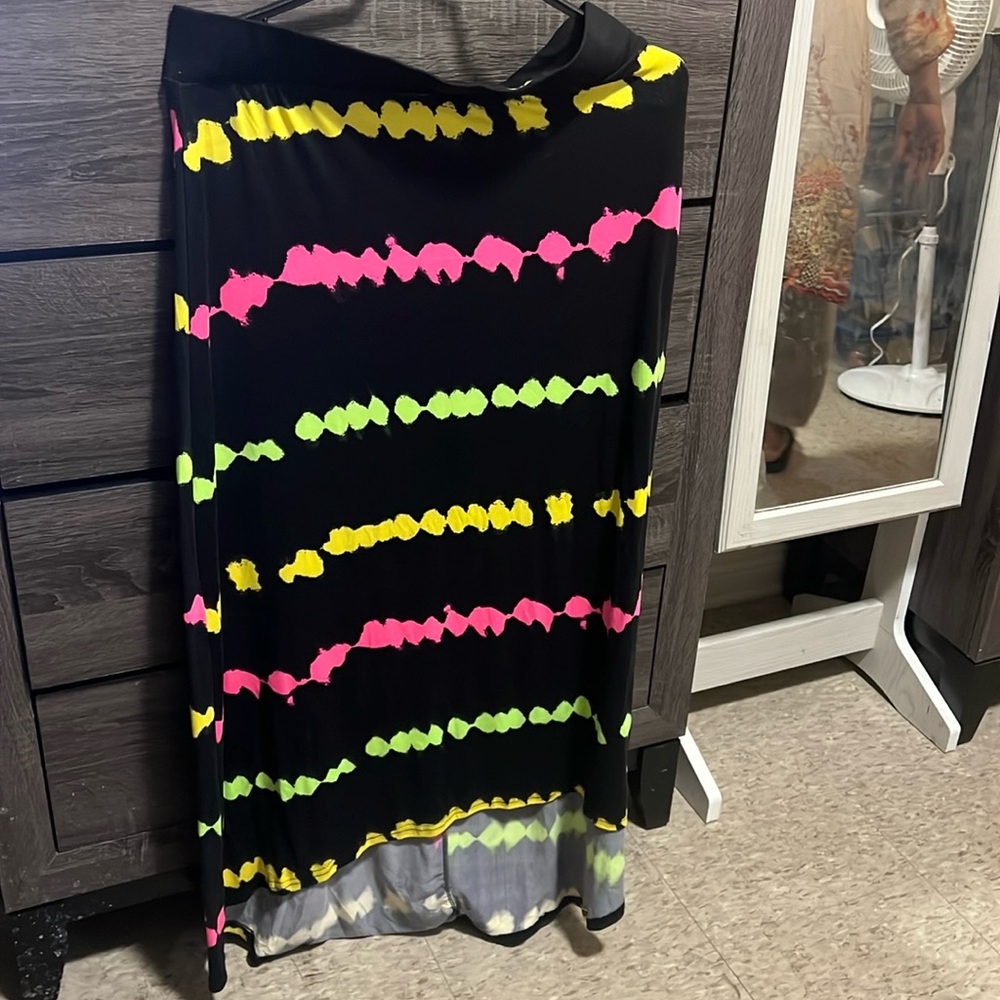 Size M multicolor stretchable skirt